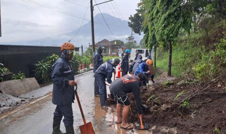  Tanah longsor di Jalan Indragiri Dusun Sumbersari, Desa Sumberejo, Kecamatan Batu, Kota Batu.