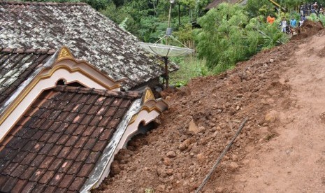 Tanah Longsor di Ponorogo, Sabtu (1/4)