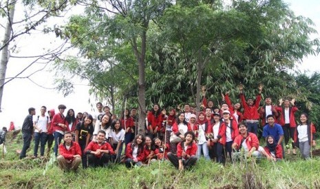 Tanam 1000 Pohon di Daerah Resapan Air bersama FIKOM Unpad