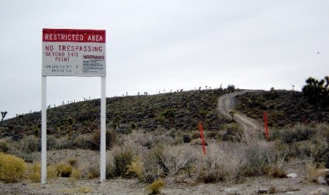 Tanda dilarang masuk ke Area 51 yang diduga sebagai tempat penelitian UFO 