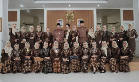 Tanggal 2 Oktober ditetapkan sebagai Hari Batik Nasional. Bupati Musi Banyuasin Dodi Reza Alex Noerdin pun menindaklanjuti SE Menteri Dalam Negeri Nomor 003.3/10132/SJ untuk mewajibkan Aparatur Sipil Negara (ASN) di seluruh Indonesia untuk mengenakan Batik. 