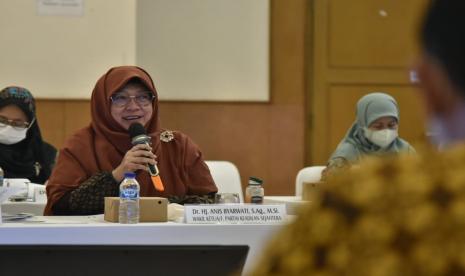 \Anggota Komisi XI DPR Anis Byarwati menyoroti kebijakan pengurangan subsidi pemerintah untuk masyarakat. Anis mengaku prihatin atas beragam kebijakan subsidi pemerintah, mulai dari dikuranginya nilai manfaat dana haji, pembatasan subsidi pupuk, pengurangan subsidi BBM, kenaikan pajak PPN, hingga rencana kenaikan tiket KRL. 