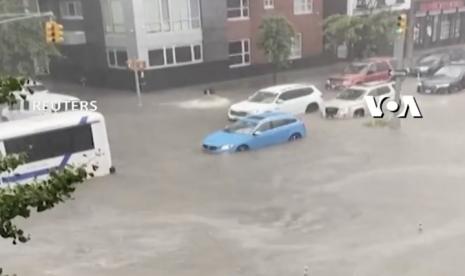 Tangkapan layar kondisi banjir yang melanda New York.