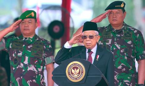 Tangkapan layar saat Wakil Presiden Maruf Amin menghadiri Upacara Penetapan Komponen Cadangan TNI Tahun 2022 di Lapangan Terbang Suparlan, Pusat Pendidikan dan Latihan Pasukan Khusus (Pusdiklatpassus) Kopassus, Batujajar, Bandung, Jawa Barat, Kamis (8/9).