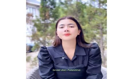 Tangkapan layar video Felicya Angelista yang membahas konflik Israel-Palestina. Warganet menuduh Felicya pro Israel karena menyematkan video serangan Hamas ke Israel.