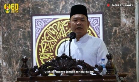 Tangkapan layar video KSAD Jenderal Dudung Abdurachman saat berceramah di Masjid Nurul Amin. Video ini sebelumnya diupload Dispenad dan menjadi perhatian publik, sebelum kemudian postingan ini hilang. 