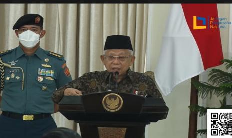 Tangkapan layar Wakil Presiden Maruf Amin saat membuka acara Musyawarah Nasional I Jaringan Pengusaha Nasional di Istana Wakil Presiden, Jakarta, Rabu (24/8). Wakil Presiden Maruf Amin meminta para pengusaha ikut membantu penguatan usaha berbasis syariah di daerah. Ma'ruf pun berharap para pengusaha mengisi kawasan industri halal (KIH) yang sudah ada di beberapa daerah.