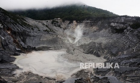 Tangkuban Perahu, salah satu objek wisata populer di Jawa Barat.