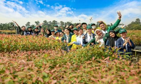 Tanoto Foundation  telah memberikan beasiswa kepada 8.167 mahasiswa di sembilan universitas mitra program Teladan di Indonesia. Para penerima beasiswa, kata dia, tidak hanya mendapatkan dukungan biaya kuliah penuh serta tunjangan hidup hingga semester 8, tapi juga dukungan pengembangan kepemimpinan dan karier.