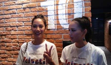 Tara Basro dan Lutesha, dua pemeran utama serial Halustik