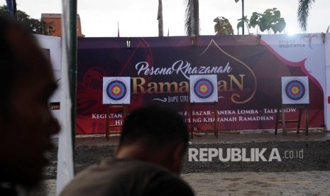  Target panahan terpasang di halaman Islamic Center,Mataram,Lombok, Nusa Tenggara Barat, Ahad (28\5).