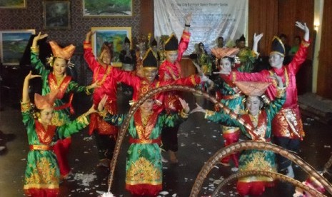 Tari piring Sumbar. 