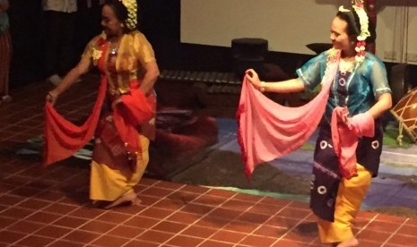 Tarian Gembyong digelar di Radford Auditorium, Adelaide. 