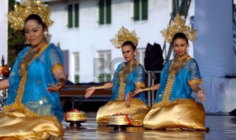 Tarian Indonesia (ilustrasi)  (Republika/Raisan Al Farisi)