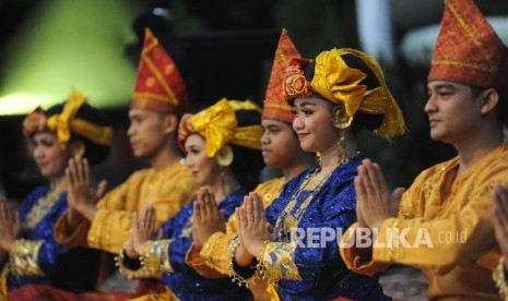 Tarian Pasambahan dalam acara Hari Pers Nasional (HPN) 2018 di Padang, Sumatera Barat.