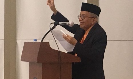 Taufiq Ismail di Korea Selatan.