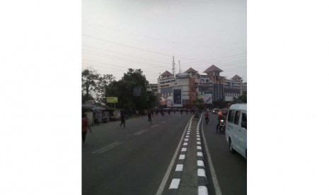 Tawuran di depan PGC Cililitan, Jakarta Timur, Sabtu (8/8).