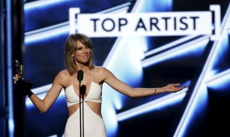 Taylor Swift saat menerima penghargaan di Billboard Music Awards yang dihelat di Las Vegas, AS, (17/5).