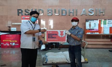 TBIG Salurkan Bantuan Ribuan APD dan Sembako.