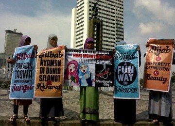 Teacher Working Group (TWG) menggelar gerakan mengajak kaum wanita untuk menutup auratnya.