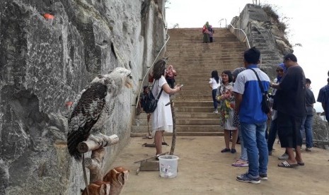 Tebing Breksi di Desa Sambirejo, Kecamatan Prambanan, Kabupaten Sleman, DI Yogyakarta, Sabtu (14/10). 