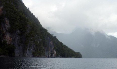 Tebing Sawai di Pulau Seram, Kepulauan Maluku.