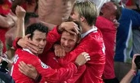 Teddy Sheringham ketika berseragam Manchester United. 