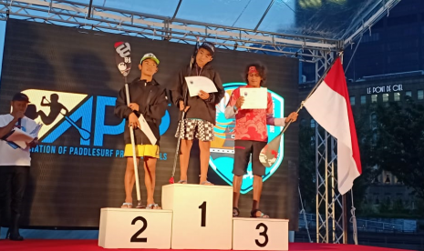 Tedy, atlet SUP Indonesia meraih podium 3 di kelas Sprint Amateur Man 1 km.