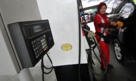  Teknologi RFID atau radio frequency identification yang terpasang di SPBU Kuningan, Jakarta, Selasa (19/8). PT Pertamina (Persero) siap melanjutkan proyek RFID, RFID diyakini mampu membantu pemerintah menjaga efektifitas penyediaan serta penyaluran BBM be