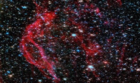 Telekop Hubble menangkap gambar sisa pecahan ledakan bintang bersinar merah terang.