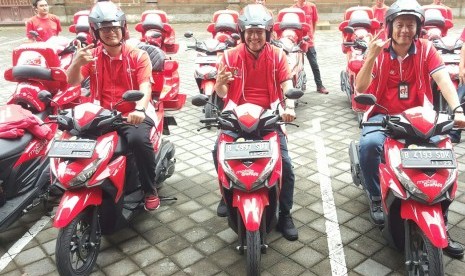  Telkomsel memperluas penetrasi pasar pengguna layanan broadband dengan mengerahkan armada sepeda motor Mobile GraPARI (MoGi) di Jawa Bali.