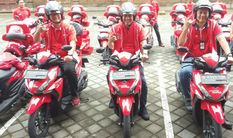 Telkomsel memperluas penetrasi pasar pengguna layanan broadband dengan mengerahkan armada sepeda motor Mobile GraPARI (MoGi) di Jawa Bali.