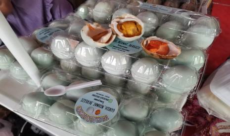 Telur Asin Diamond merupakan UMKM binaan Kantor Cabang BRI Bekasi Juanda yang menjajakan  dagangan di Bazaar UMKM.