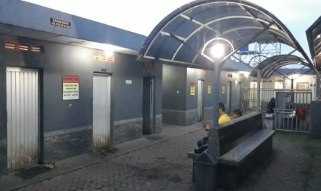 Tempat pemandian air panas di SPBU Hasanurrohmah, Ciawi, Tasikmalaya. 