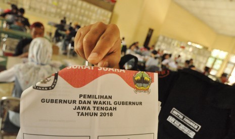 Temuan surat suara yang tidak memenuhi standar dalam proses penggunaan hak suara.