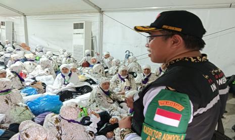 Suasana jamaah melaksanakan wukuf di Arafah.