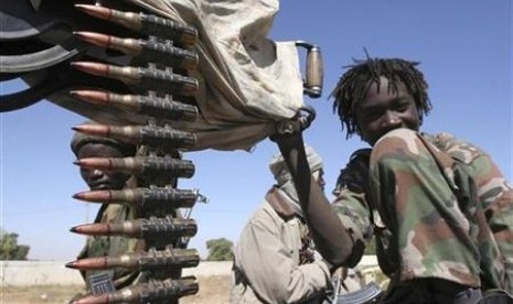 Tentara anak di perbatasan Chad-Sudan. Anak-anak di negara konflik Afrika dipaksa jadi tentara dan dilatih lakukan kekerasan.