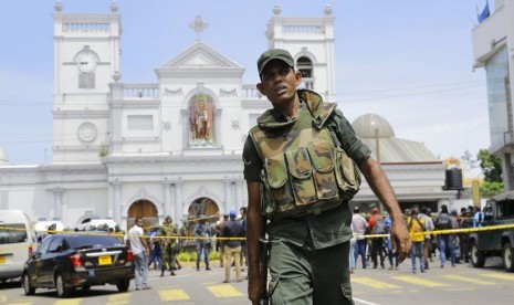  Sri Langka Larang Masuk 11 Kelompok Radikal. Foto ilustrasi: Tentara Angkatan Darat Sri Lanka mengamankan daerah di sekitar Kuil St. Anthony setelah ledakan di Kolombo, Sri Lanka, Ahad (21/4/2019). 