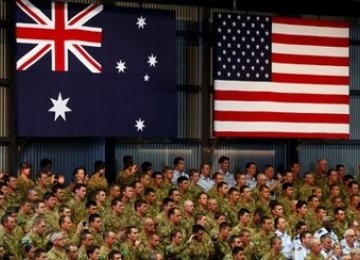 Tentara Australia dan tentara Amerika Serikat berkumpul di Pangkalan Militer Darwin, Australia