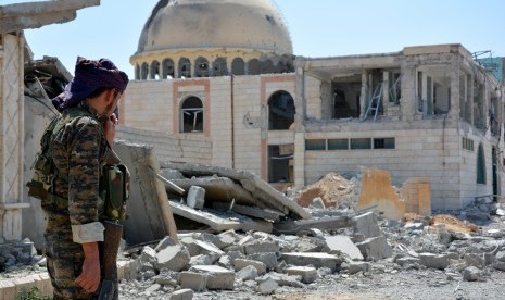 Military personnel patrols at Raqqa, Syria, on June 11, 2017.