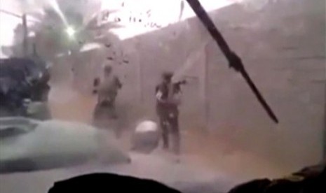 Tentara Irak yang diambil melalui video kamera, tengah melaksanakan operasi. 