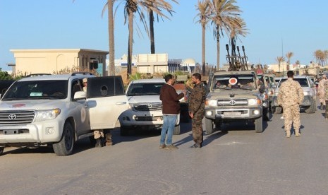 Tentara menjaga Kota Tripoli, Libya. UEA dukung inisiatif untuk perdamaian Libya sebagai langkah menuju gencatan senjata. (ilustrasi)