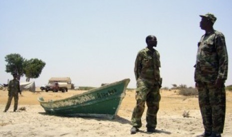 Tentara Somalia berjaga-jaga 