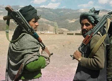 Tentara Taliban sedang berjaga-jaga di Bamiyan, Afghanistan.