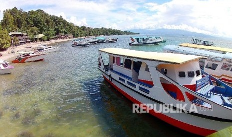 Tepian pantai Bunaken, Kota Manado, Provinsi Sulawesi Utara.