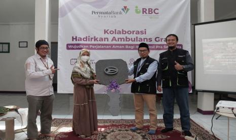 Tercatat 37 donatur turut menitipkan rezekinya untuk digunakan keperluan layanan ambulans gratis di Rumah Bersalin Cuma-Cuma. Tak hanya itu, RBC juga mendapat dukungan dari Permata Bank Syariah untuk hadirkan ambulans dengan donasi sejumlah 150 juta rupiah. Berkat dukungan ini, RBC dapat menghadirkan ambulans tambahan dalam kurun waktu kurang dari setahun. 