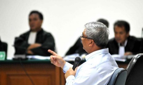 Terdakwa Akil Mochtar menjalani sidang lanjutan di Pengadilan Tipikor Jakarta, Senin (2/6). Mantan 