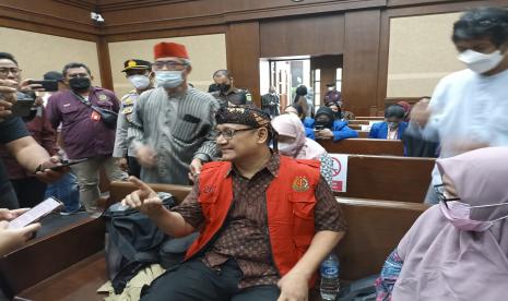 Terdakwa Edy Mulyadi hadir di Pengadilan Negeri Jakarta Pusat pada Selasa (10/5) pagi. Edy menjalani sidang dalam kasus ujaran kebencian atas dasar suku, agama, ras, dan antargolongan (SARA) terkait pernyataan 