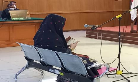 Terdakwa Habib Bahar Bin Smith hadir pada sidang kasus dugaan penyebaran berita bohong di Pengadilan Negeri Bandung, Kota Bandung, Selasa (12/4/2022). Agenda sidang pembacaan eksepsi dari terdakwa dan kuasa hukum. 