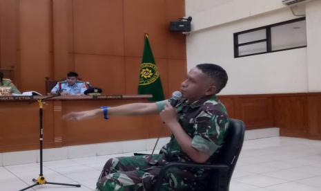 Terdakwa kasus dugaan pembunuhan Handi Saputra dan Salsabila, Kolonel Infanteri Priyanto saat menjalani sidang lanjutan di Pengadilan Militer Tinggi II Jakarta, Jakarta Timur, Kamis (7/4).